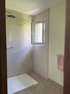 Salle de bains dans l'établissement LA VALENTINE Love room GITES DES 3 LAVOIRS
