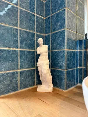 Salle de bains dans l'établissement Les 6 Cordiers au coeur de ville