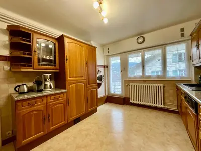 Cuisine ou kitchenette dans l'établissement La Tour du Lac, gîte bel & spacieux à côté du lac de Gerardmer