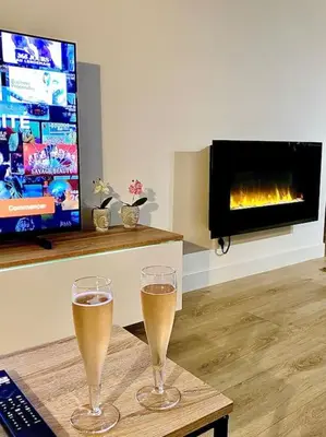 Télévision ou salle de divertissement dans l'établissement L appartement du Fayé