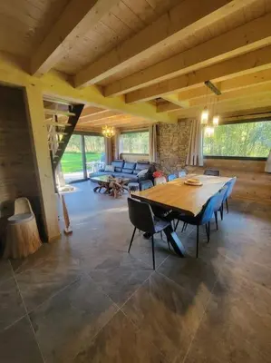 Coin salon dans l'établissement Chalet à louer, Spa, sauna, billard, gerardmer