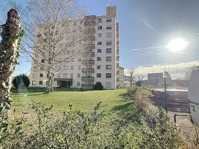 Jardin de l'établissement Studio 8 - proche tram, Bâle, autoroute
