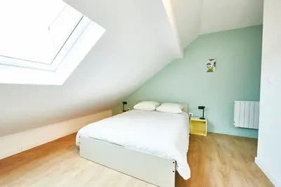 Un ou plusieurs lits dans un hébergement de l'établissement RB-3 Charmant appartement 2 pers dans les combles 3ème étage