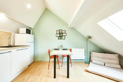 Cuisine ou kitchenette dans l'établissement RB-3 Charmant appartement 2 pers dans les combles 3ème étage