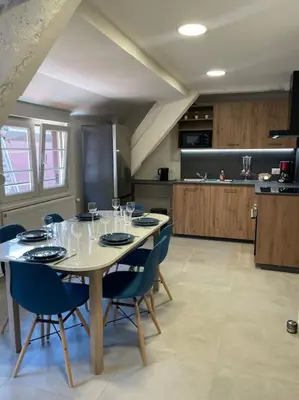 Cuisine ou kitchenette dans l'établissement Appartement cosy au centre-ville avec garage