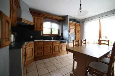 Cuisine ou kitchenette dans l'établissement HAVRE DE PAIX - Maison 3 étoiles - Piscine Privée - Europapark