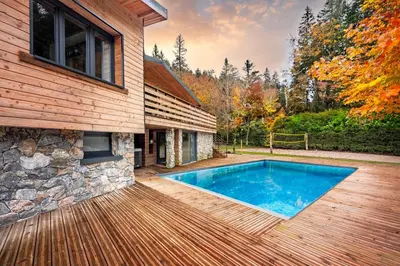 Piscine de l'établissement Chalet La Perle Verte, luxe, piscine, spa et sauna ou située à proximité