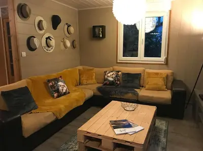 Coin salon dans l'établissement Villa 1950 Détente et Découvertes