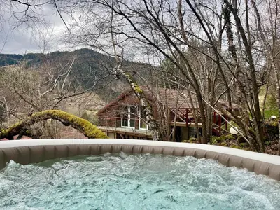 Vue générale sur la montagne ou vue sur la montagne depuis le chalet