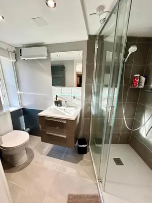 Salle de bains dans l'établissement Chalet des roches - Plainfaing