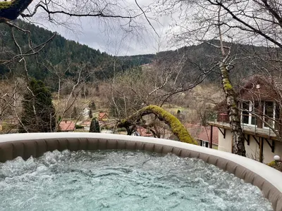 Vue générale sur la montagne ou vue sur la montagne depuis le chalet