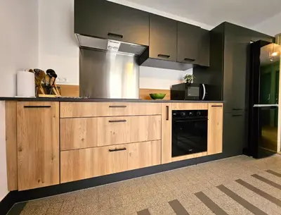 Cuisine ou kitchenette dans l'établissement Charmant T4- Centre Ville- Parking Privé