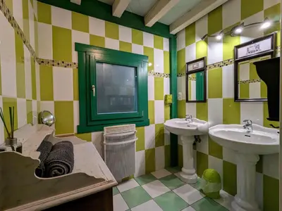 Salle de bains dans l'établissement Chalet cosy dans les Hautes-Vosges avec spa - FR-1-589-673