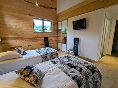 Plan de l'établissement Villa spacieuse avec spa et billard, WiFi, parking privé - FR-1-589-698