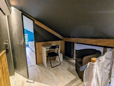 Coin salon dans l'établissement Chalet de charme pour 6 pers., proche ski, WiFi, parking, animaux admis - FR-1-589-683