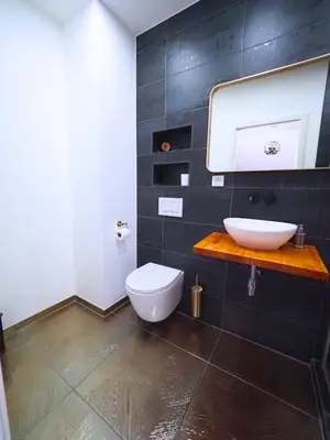 Salle de bains dans l'établissement La Marilyn by Leslodgespa - Confort haut de gamme, salle de bain privée, jardin et cuisine commune, à 5 minutes de l'aéroport