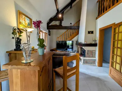 Cuisine ou kitchenette dans l'établissement Chambre familiale avec piscine et SPA à Anould - FR-1-589-708
