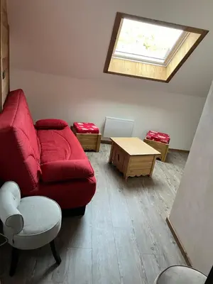 Coin salon dans l'établissement la vallée des marmottes