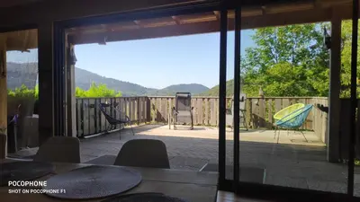 Vue générale sur la montagne ou vue sur la montagne depuis le chalet