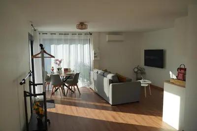Télévision ou salle de divertissement dans l'établissement Tiny House Turckheim