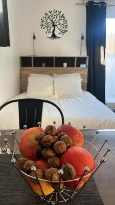 Un ou plusieurs lits dans un hébergement de l'établissement Studio aux pieds des vignes