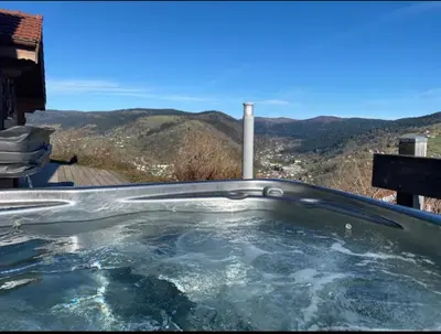 Vue générale sur la montagne ou vue sur la montagne depuis le chalet