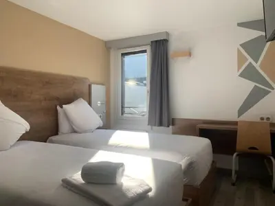 Un ou plusieurs lits dans un hébergement de l'établissement Val Hôtel Montbéliard Sud