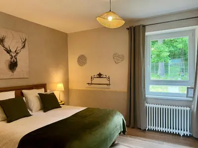 Un ou plusieurs lits dans un hébergement de l'établissement Chambre Forêt