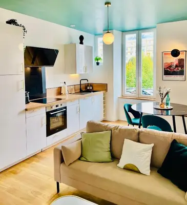 Cuisine ou kitchenette dans l'établissement 101 - Appartement élégant art déco près du centre ville