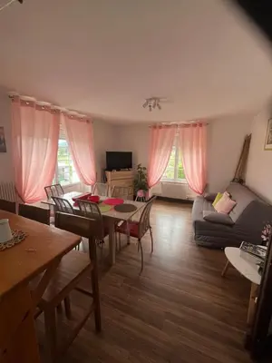 Coin salon dans l'établissement GERARDMER Rés Aubépine 100m du lac Appt 4 personnes