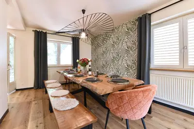 Coin salon dans l'établissement Au Paradis des 4 Saisons - Maison avec terrasse - Baignoire Balneo