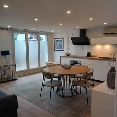 Cuisine ou kitchenette dans l'établissement Gîte LEON