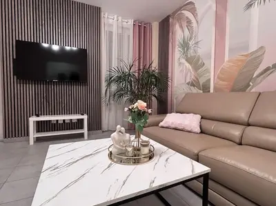 Télévision ou salle de divertissement dans l'établissement Esprit Palace, coeur de Mulhouse