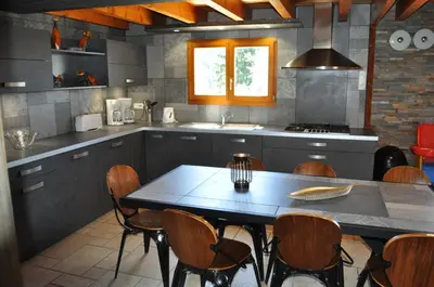 Cuisine ou kitchenette dans l'établissement Chalet Modus, Belle vue lac, Sauna, Wifi