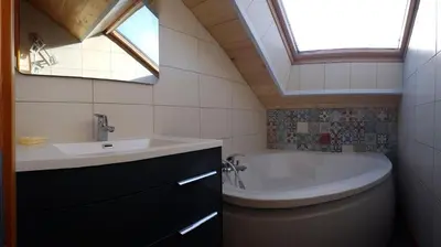 Salle de bains dans l'établissement Chalet Eras, Belle vue lac, Sauna, Wifi