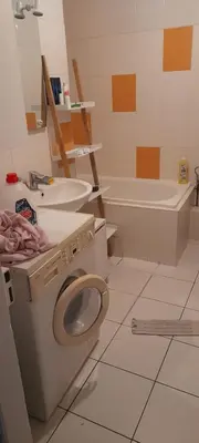 Salle de bains dans l'établissement Privat Zimmer in rue des abeilles