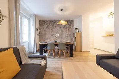 Coin salon dans l'établissement MonSéjourCosy - L'Escapade - Spacieux - Netflix