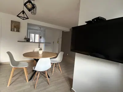 Télévision ou salle de divertissement dans l'établissement Charmant appartement au cœur de Buhl