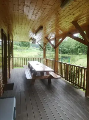 Balcon ou terrasse dans l'établissement Chalet près de Gérardmer zone Natura 2000