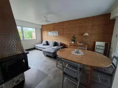 Coin salon dans l'établissement Charmante maison familiale