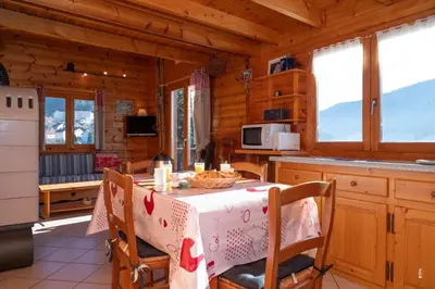 Cuisine ou kitchenette dans l'établissement Chalet Terrasse Plein Sud, Cheminée, Ski-Rando, Nature & Village, Animaux admis, Parking