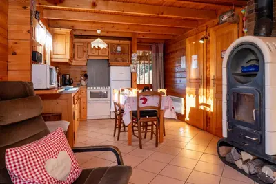 Cuisine ou kitchenette dans l'établissement Chalet Terrasse Plein Sud, Cheminée, Ski-Rando, Nature & Village, Animaux admis, Parking