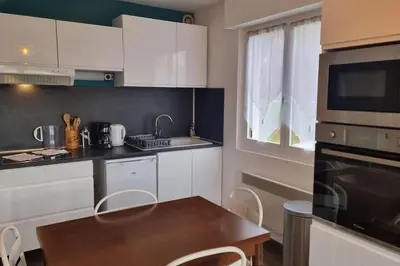 Cuisine ou kitchenette dans l'établissement Le petit Géromois - Free parking
