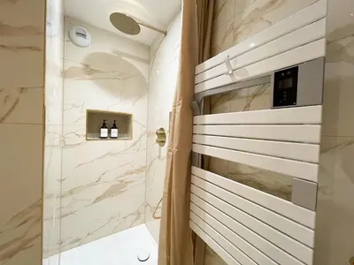 Salle de bains dans l'établissement Suite Ruby