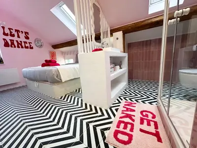 Un ou plusieurs lits dans un hébergement de l'établissement Chambre Disco Paradisio