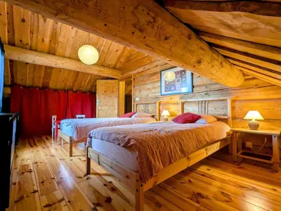 Un ou plusieurs lits dans un hébergement de l'établissement Chalet tout confort en bois, Wifi, Animaux admis - FR-1-589-756