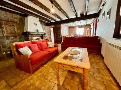 Coin salon dans l'établissement Le Grand Ours, appartement spacieux avec terrasse
