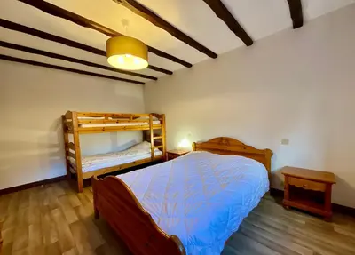Un ou plusieurs lits dans un hébergement de l'établissement Le Grand Ours, appartement spacieux avec terrasse