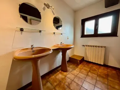Salle de bains dans l'établissement Le Grand Ours, appartement spacieux avec terrasse