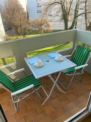 Balcon ou terrasse dans l'établissement Appartement avec balcon et parking